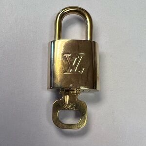 Louis Vuitton lock and‎ key # 322